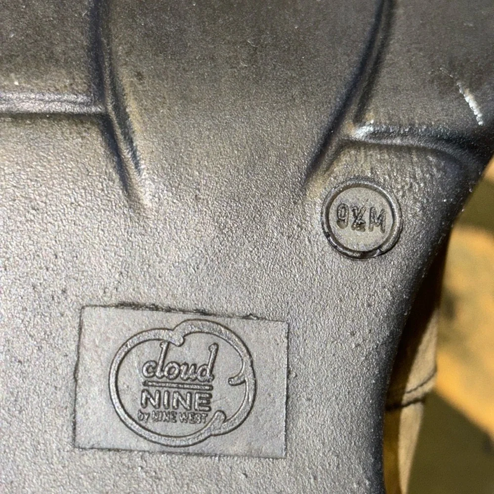 Nine West, cloud Nine, brown suede, slip on shoe, Size 91/2 - Picture 4 of 6